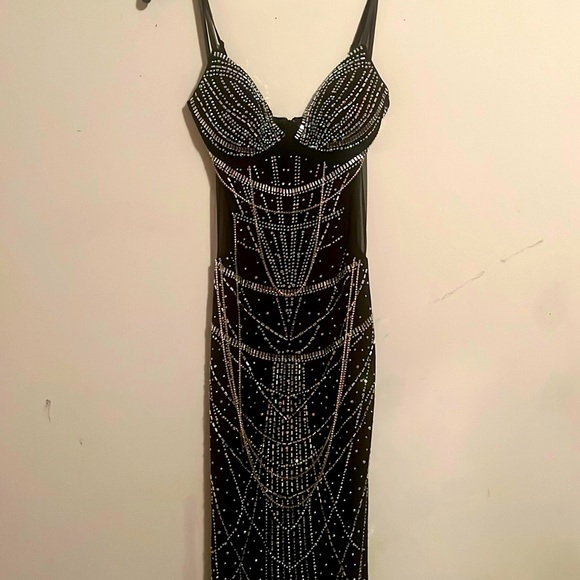 Dresses & Skirts - glamour black dress